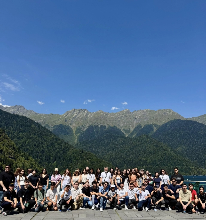 Участники летнего лагеря «Ахьышьтрахь» совершили экскурсию к одним из наиболее известных природных достопримечательностей Абхазии