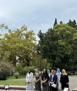 Делегация студентов отделения абхазского языка и литературы факультета искусств университета г. Дюздже посетила город-герой Гудаута